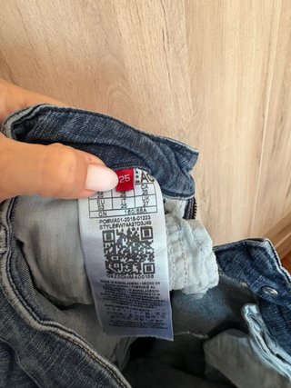Pantalón vaquero Guess azul desgastado