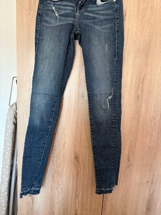 Pantalón vaquero Guess azul desgastado