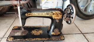 Máquina de coser Singer antigua