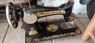 Máquina de coser Singer antigua