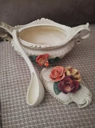 Sopera decorativa con rosas