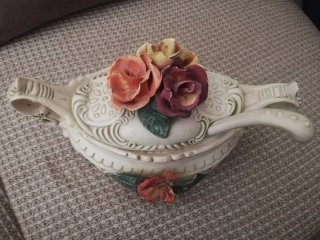 Sopera decorativa con rosas
