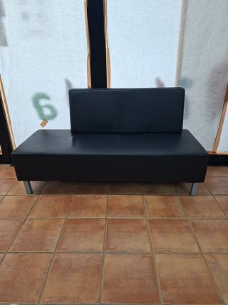 Sofá negro polipiel sala de espera