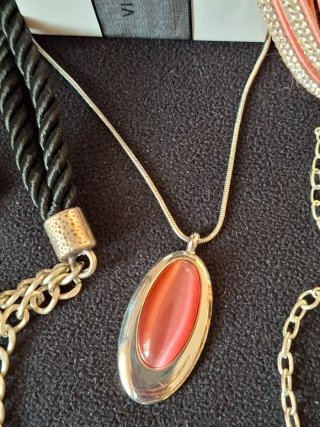 Lote bisutería: collares y pulsera