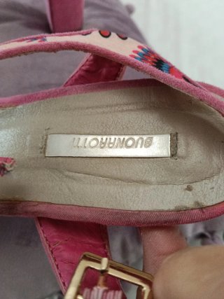 Sandalias de tacón multicolor y rosa