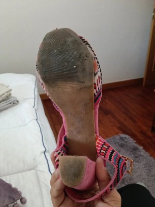Sandalias de tacón multicolor y rosa