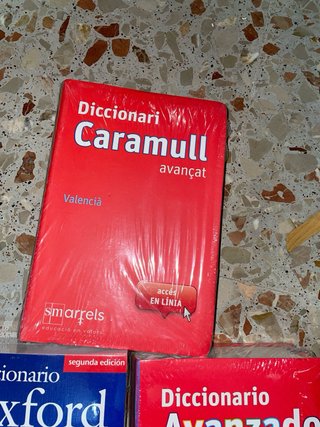 Diccionario Oxford y valenciano y castellano