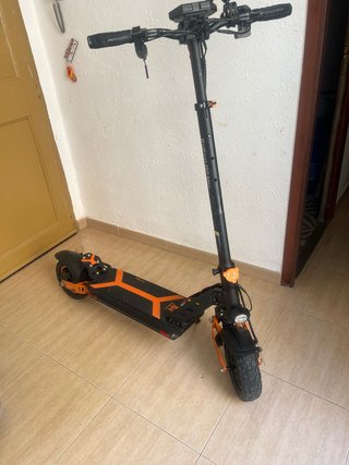 Patinete Kukirin G2 Max con su matricula en la DGT