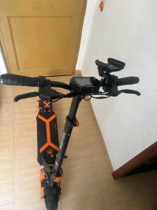 Patinete Kukirin G2 Max con su matricula en la DGT
