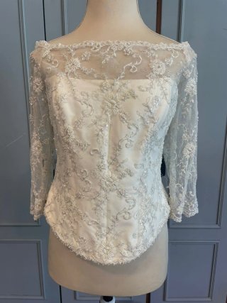 Top Maria plata y blanco bordado