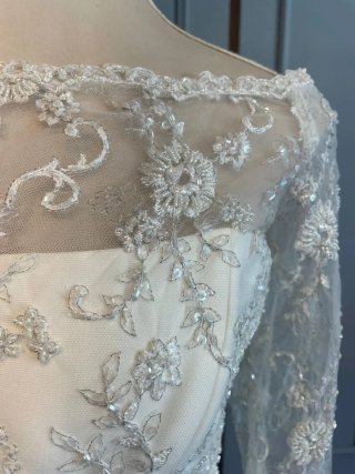 Top Maria plata y blanco bordado
