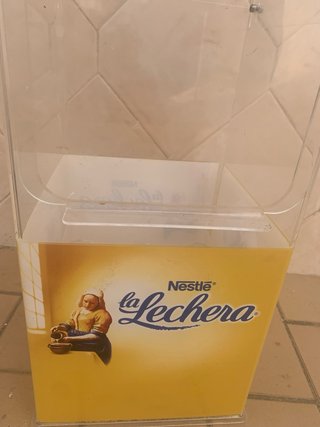 Vitrina expositora cucuruchos y otra pequeña