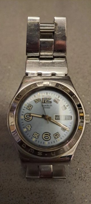 Reloj Swatch Irony Mujer Plata y Blanco