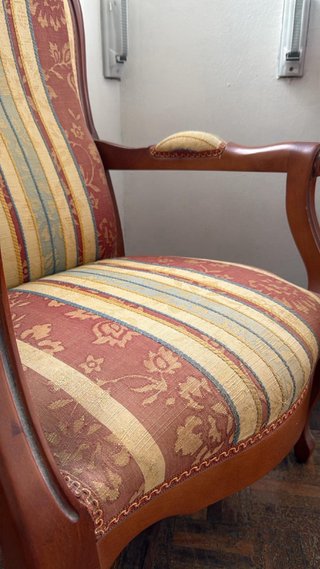Sillón clásico tapizado