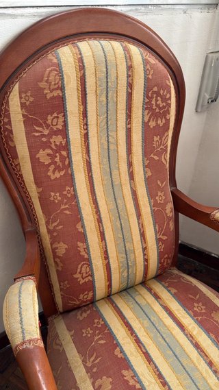 Sillón clásico tapizado