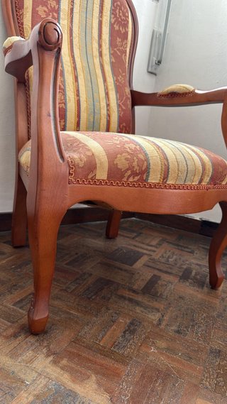 Sillón clásico tapizado