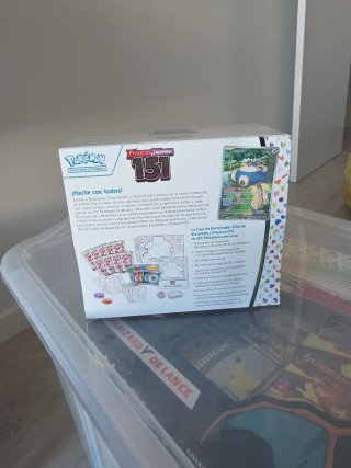 Caja Entrenador Élite Pokémon 151 Español