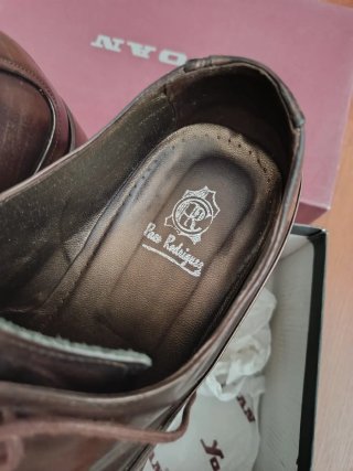 Zapatos de vestir hombre marrones y dorados