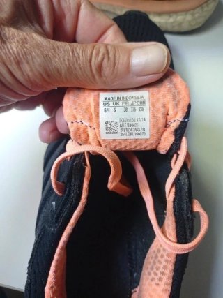 Zapatillas Adidas Negras y Naranja Talla 38