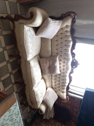 Poltrone singole in legno intagliato