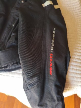 Chaqueta Moto Revitt Negra verano. Talla XL