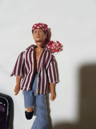 Madelman pirata con prótesis