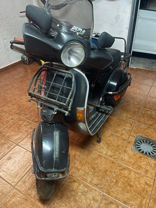 Vespa 200 Scooter Negra