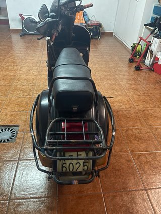 Vespa 200 Scooter Negra