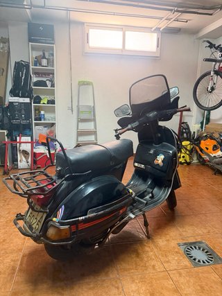 Vespa 200 Scooter Negra