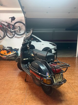 Vespa 200 Scooter Negra