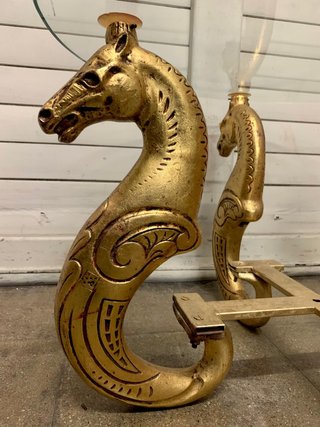 Mesa auxiliar caballos dorados cristal