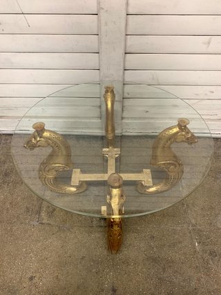 Mesa auxiliar caballos dorados cristal