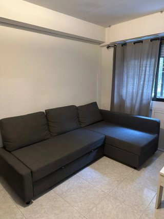 Sofá cama chaiselong gris con arcón