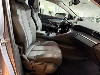 Peugeot 5008 2021