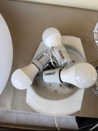 Lampadario moderno design bianco e acciaio
