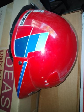 Casco de moto rojo SUYOKA