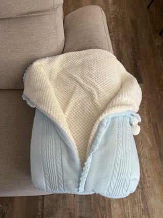 Saco para silla/cochecito azul tejido