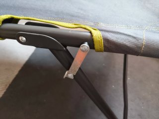 Cama plegable portátil negra y verde