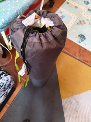 Cama plegable portátil negra y verde