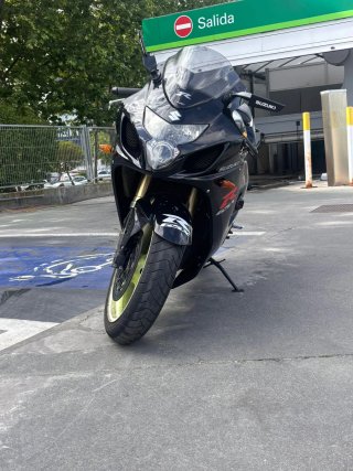 Suzuki GSXR 600 Negra 2005 en perfecto estado