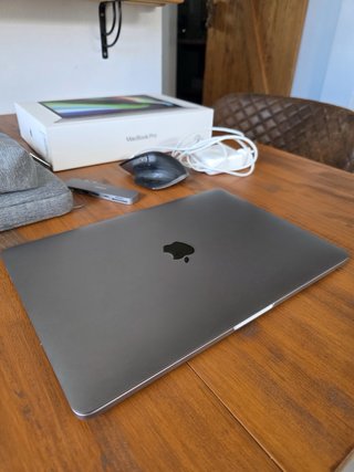 MacBook Pro M1 2020 512GB + Accesorios