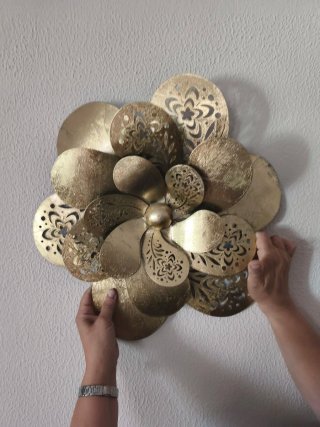 Flor Decorativa Pared Metal Dorada