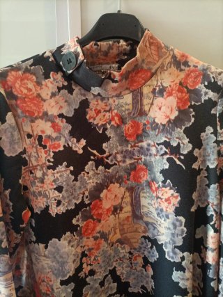 Vestido estampado floral cuello alto