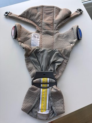 Mochila Porteo BabyBjorn Move Beige