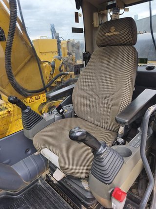 KOMATSU HB215LC Excavadora Híbrida