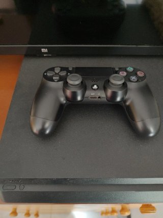 Consola PS4 Negra + Mando