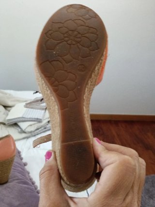 Sandalias cuña pulsera naranja