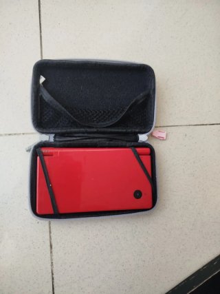 Nintendo DSi Rossa