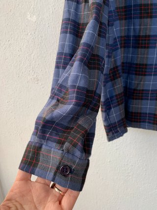 Blusa con cuello de volantes