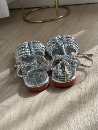 Sandalias planas trenzadas plateadas Talla 37